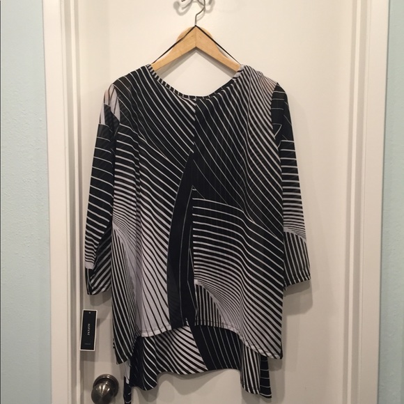 NWT Black and White Blouse - Picture 5 of 8